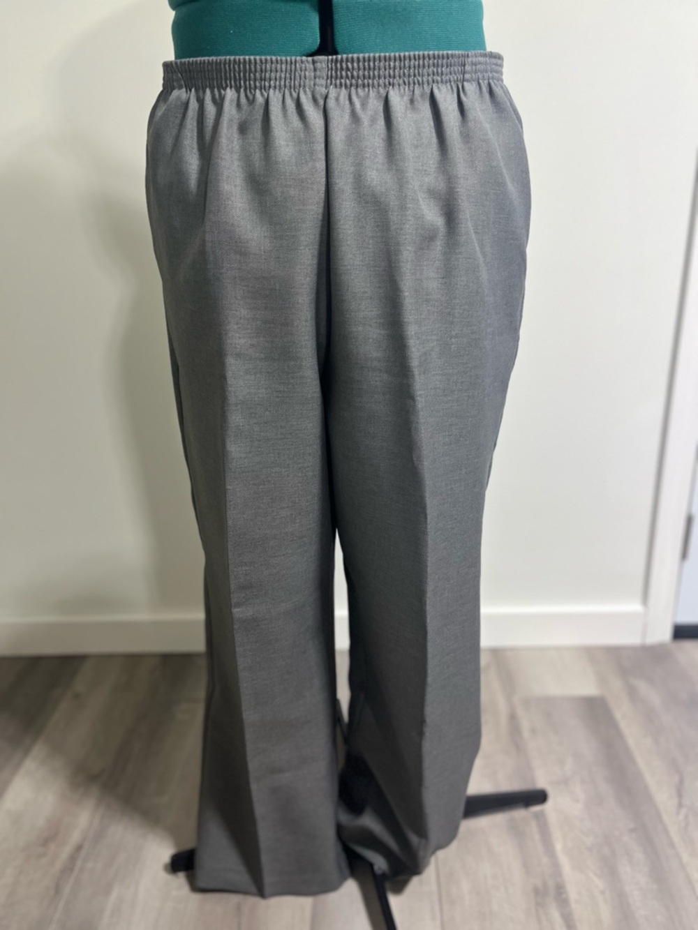 Alfred Dunner Gray Elastic-Waist Straight Leg Trousers